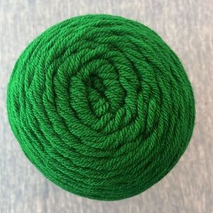 🔥 4 / $20 Sale 🔥 Paddy Green 744 yds 14 oz “Red Heart yarn
